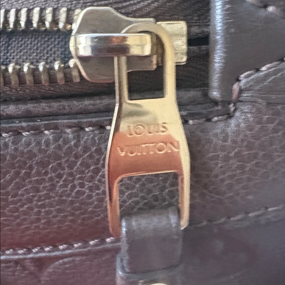 Louis Vuitton - Picture 8 of 9